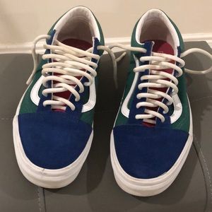 “VANS” Off The Wall sneakers.